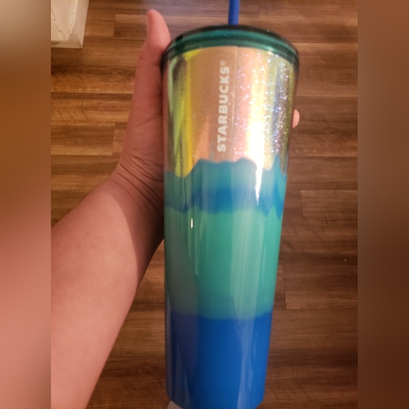 Starbucks 2022 Holiday tumbler - Picture 2 of 7